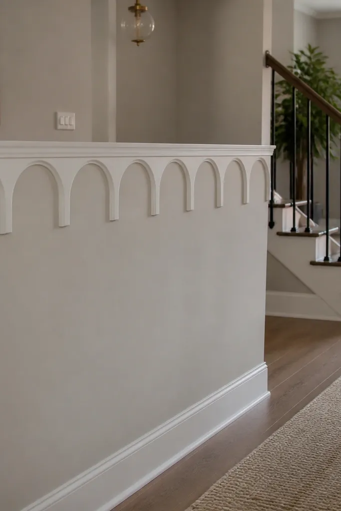Half wall with small arch-shaped moulding accents along the top