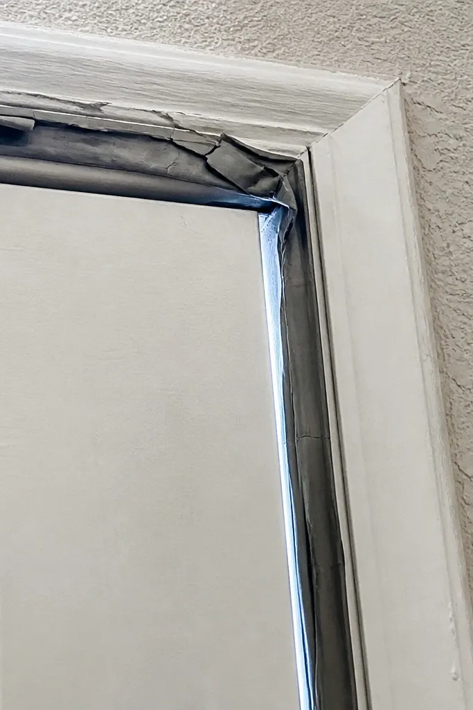 Sliding door with gaps around the perimeter and worn seal strip