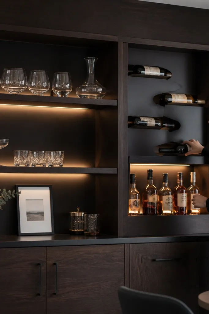 Built-in bar corner with open shelves and bottle niches