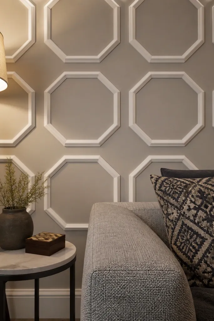 Wall with repeating octagon-like moulding blocks and small surrounding rectangles