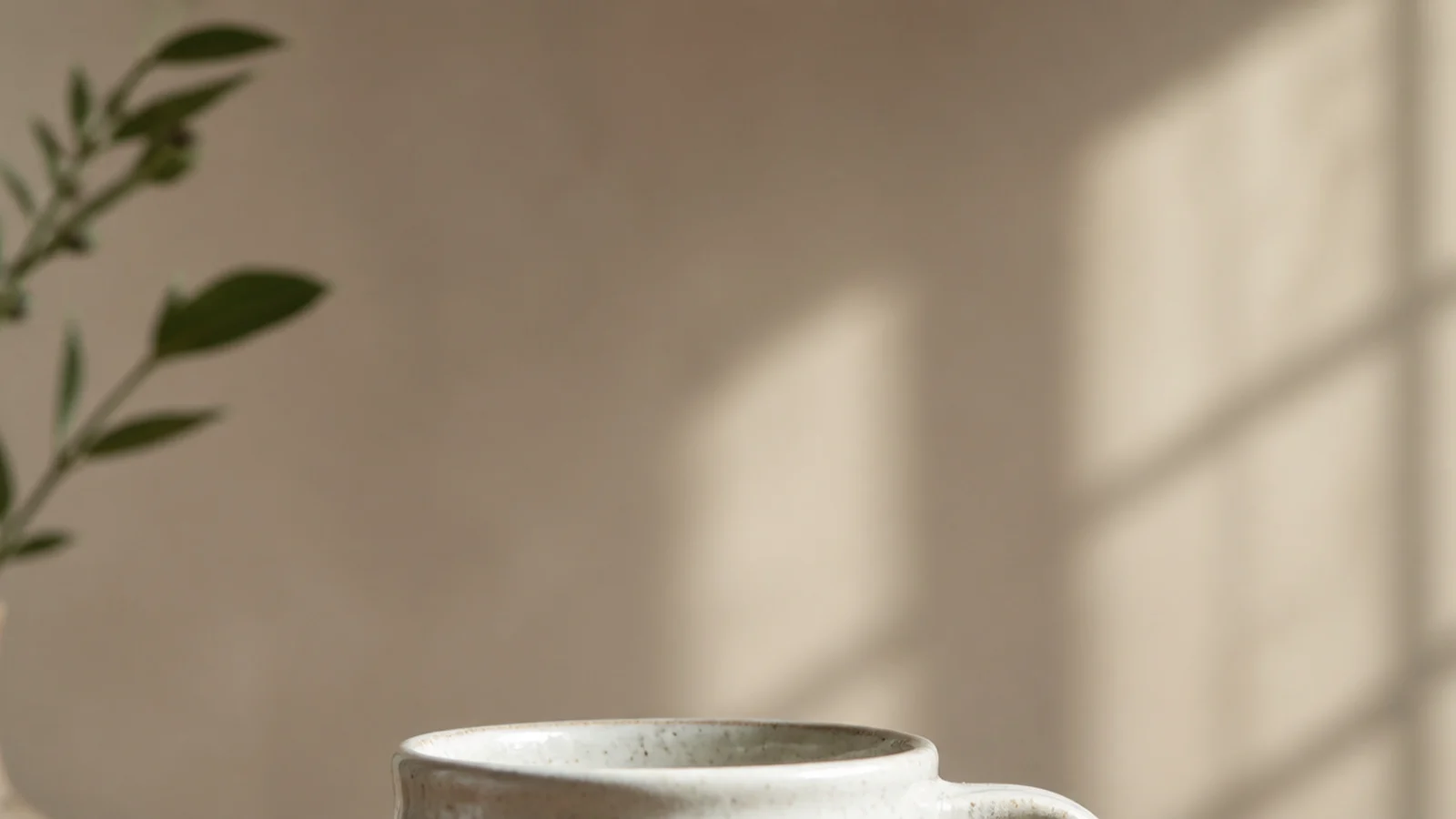Handmade travel mug ideas that survive the commute and the dishwasher