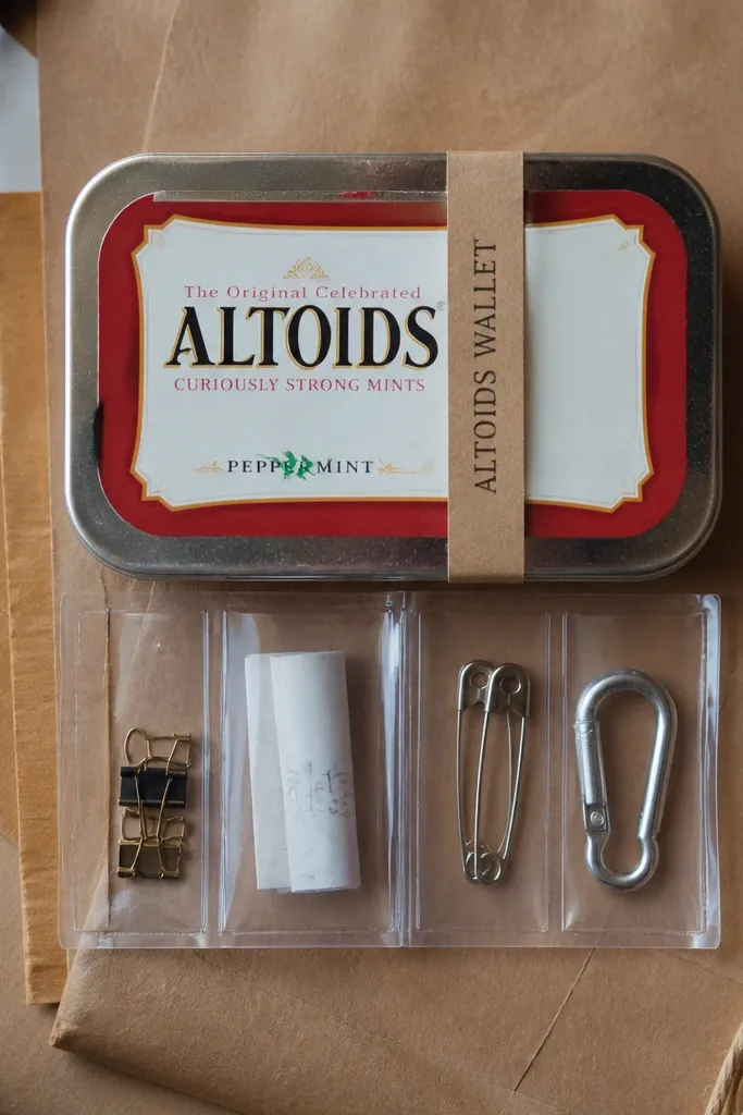 Quick And Easy Altoids Wallet Items